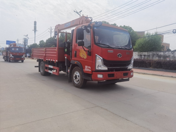 國(guó)六重汽豪曼6.3噸隨車(chē)吊廠家直銷(xiāo)