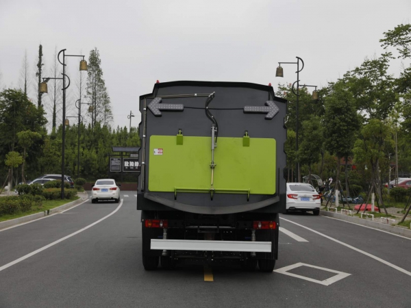 國(guó)六東風(fēng)天錦12方掃路車