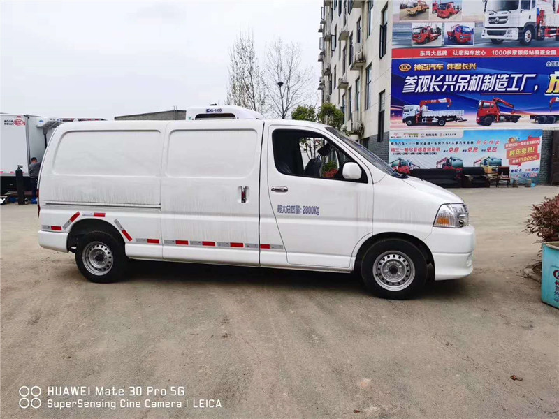 國六 金杯新快運面包冷藏車